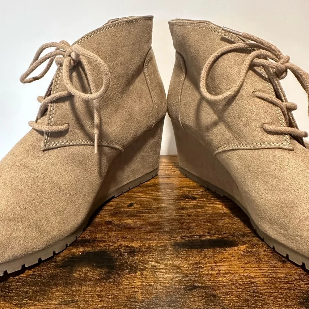 Faded Glory Womens Tan Faux Suede Wedge Booties Size 9